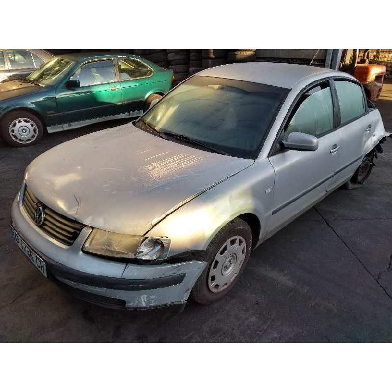 VOLKSWAGEN PASSAT BERLINA (3B2)