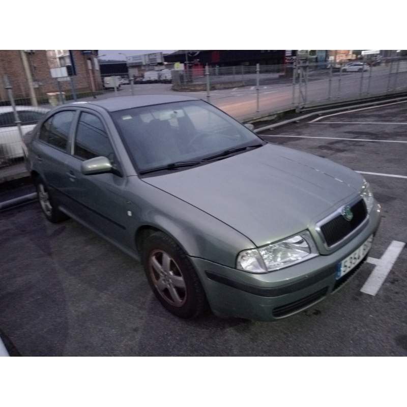 SKODA OCTAVIA BERLINA (1U2)
