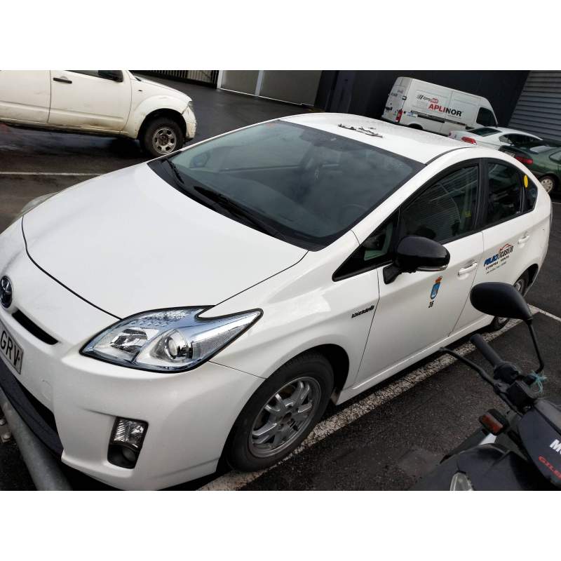 TOYOTA PRIUS (NHW30)