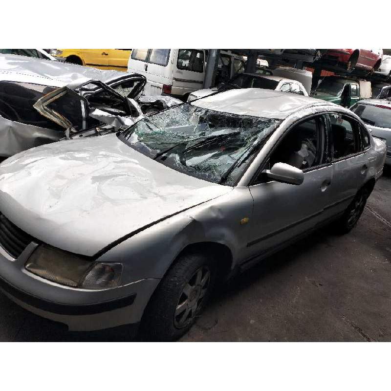 VOLKSWAGEN PASSAT BERLINA (3B2)