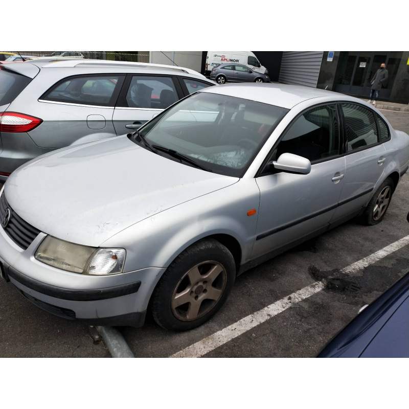 VOLKSWAGEN PASSAT BERLINA (3B2)