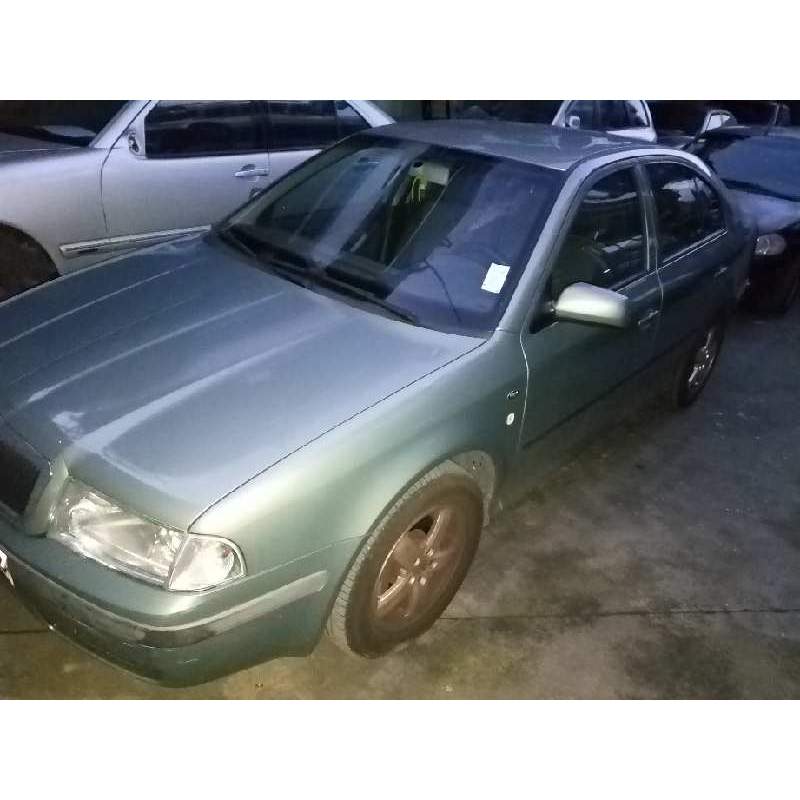 SKODA OCTAVIA BERLINA (1U2)