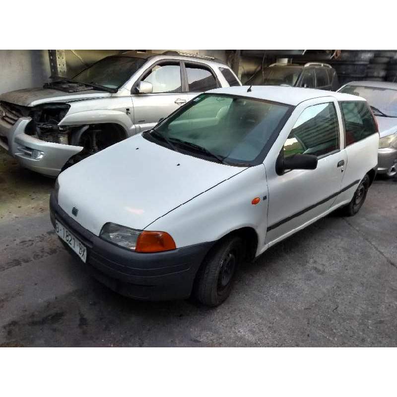 FIAT PUNTO BERLINA (176)