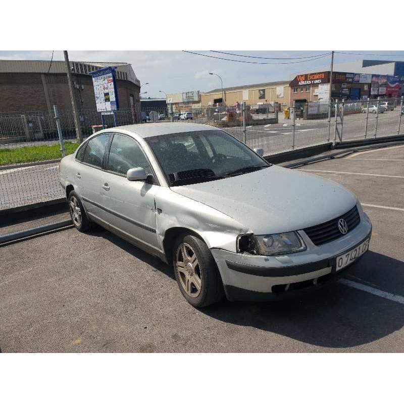 VOLKSWAGEN PASSAT BERLINA (3B2)