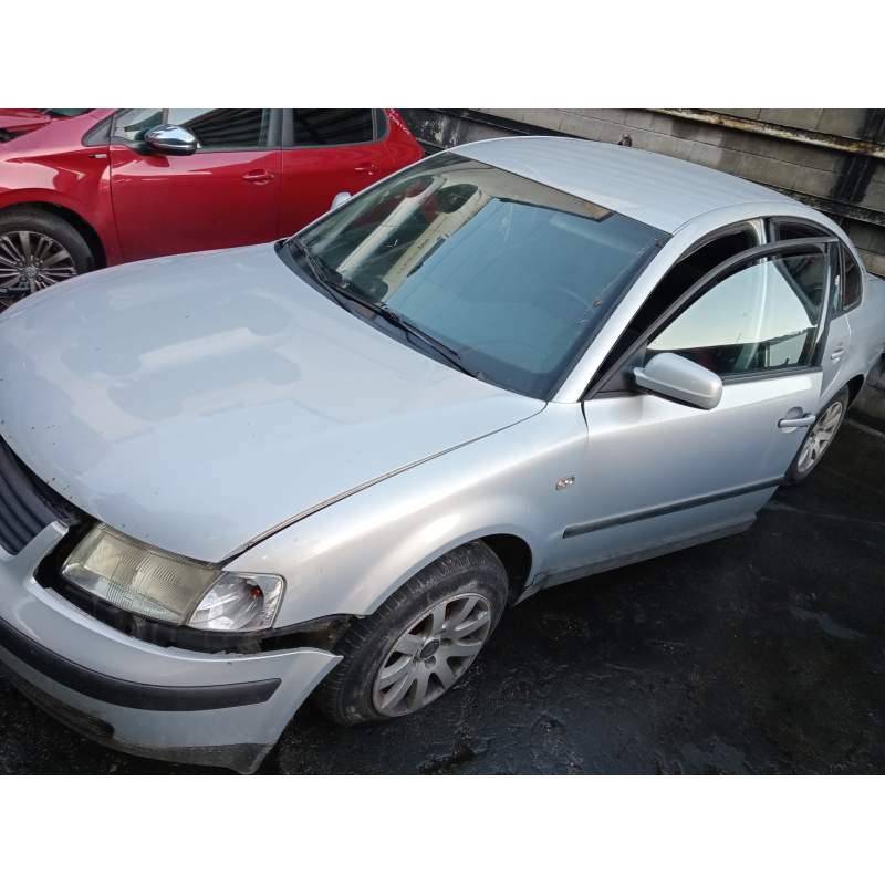 VOLKSWAGEN PASSAT BERLINA (3B2)