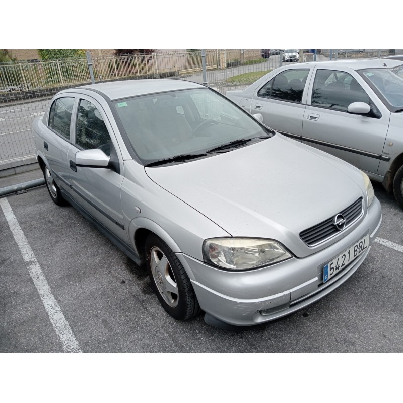 opel astra g berlina del año 2000