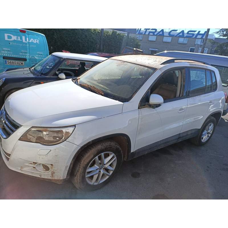 VOLKSWAGEN TIGUAN (5N1)