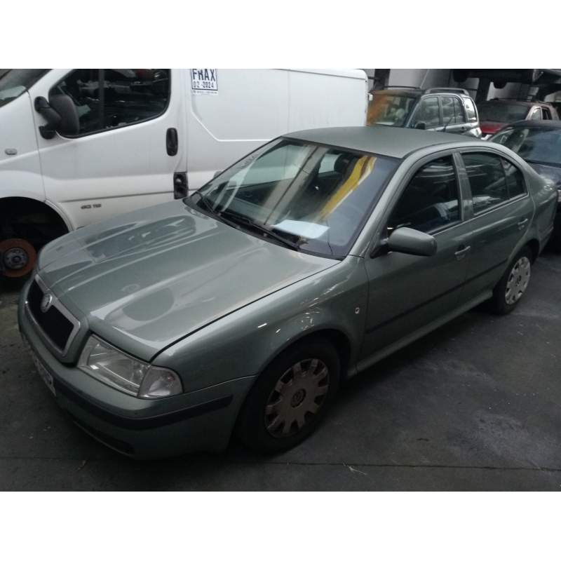 SKODA OCTAVIA BERLINA (1U2)