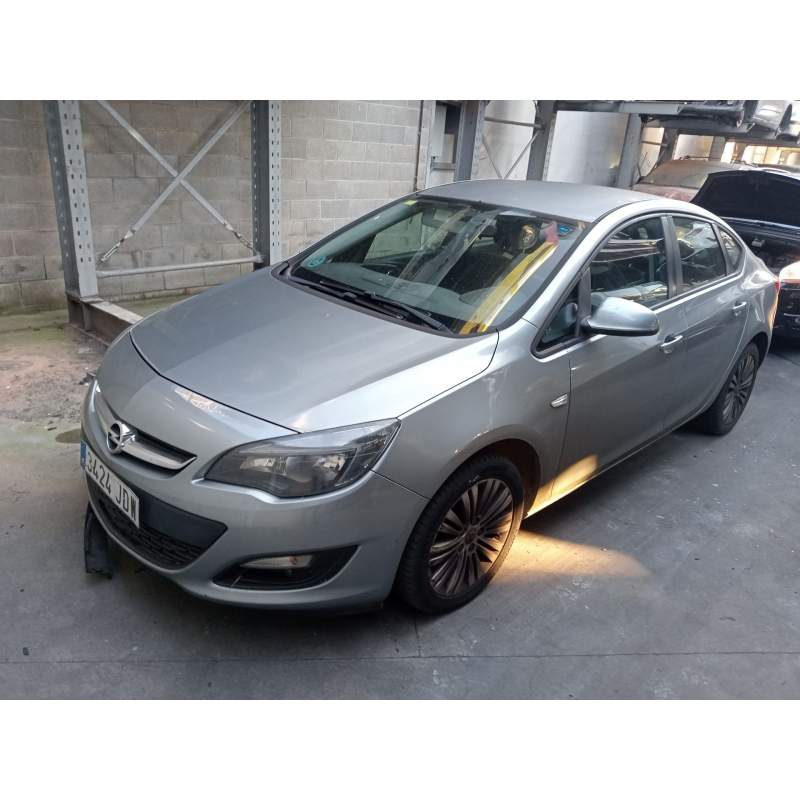 OPEL ASTRA J SEDÁN