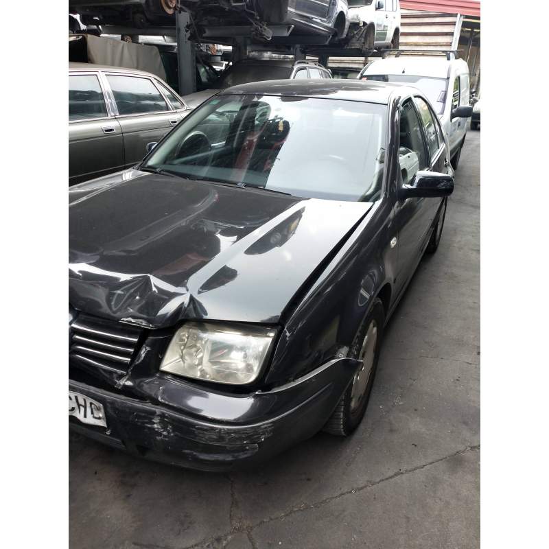 VOLKSWAGEN BORA BERLINA (1J2)