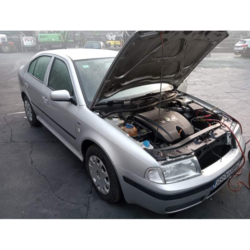 SKODA OCTAVIA BERLINA (1U2)