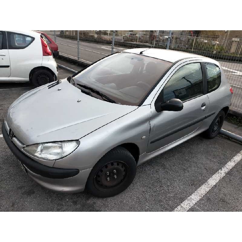 peugeot 206 berlina del año 2002