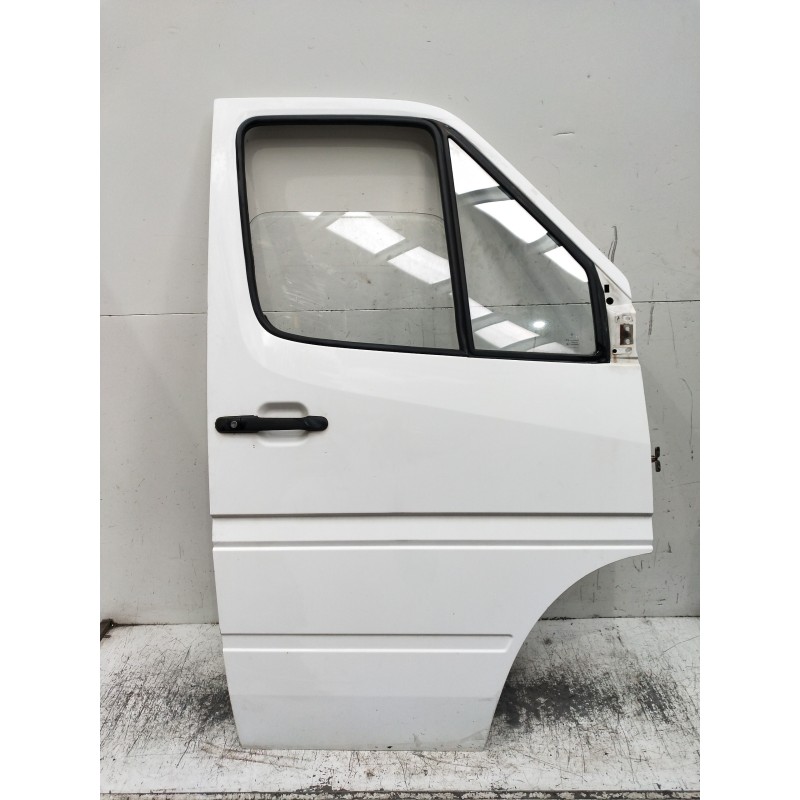 Recambio de puerta delantera derecha para mercedes sprinter (w901,w904) caja cerr. referencia OEM IAM   