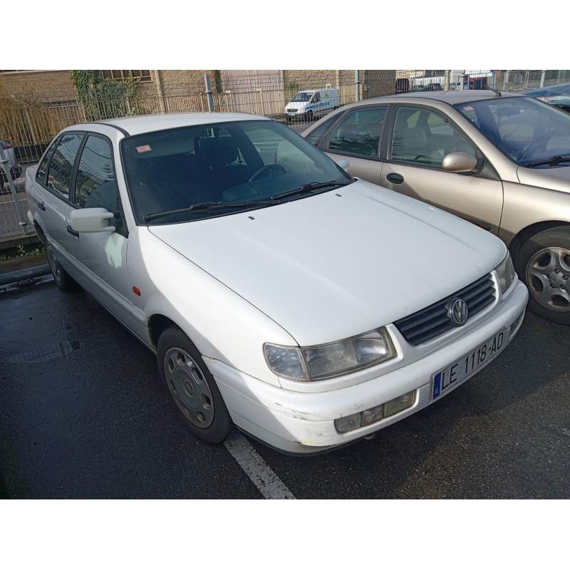 VOLKSWAGEN PASSAT BERLINA (3A2)
