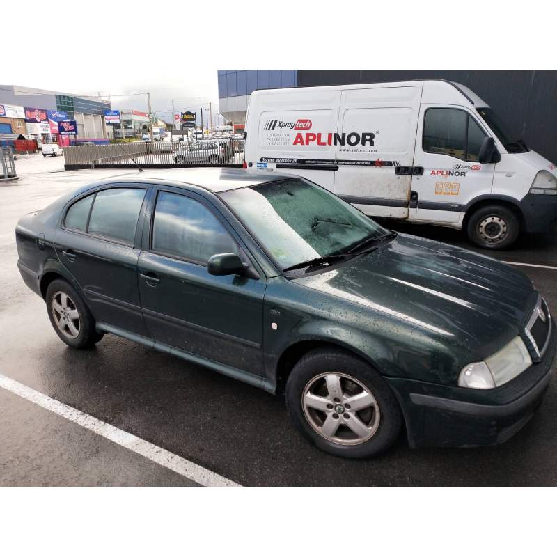 SKODA OCTAVIA BERLINA (1U2)