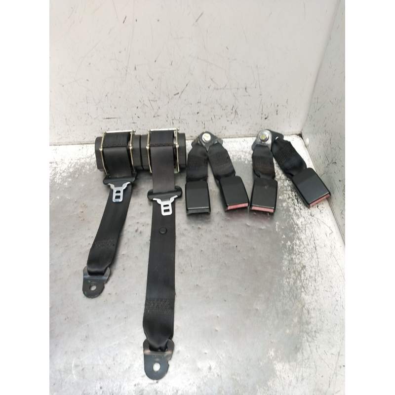 Recambio de juego cinturones trasero para dacia sandero (bs_) 1.6 mpi 85 (bs03) referencia OEM IAM  5P 2008