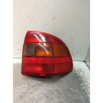 PILOTO TRASERO DERECHO 4P 1994