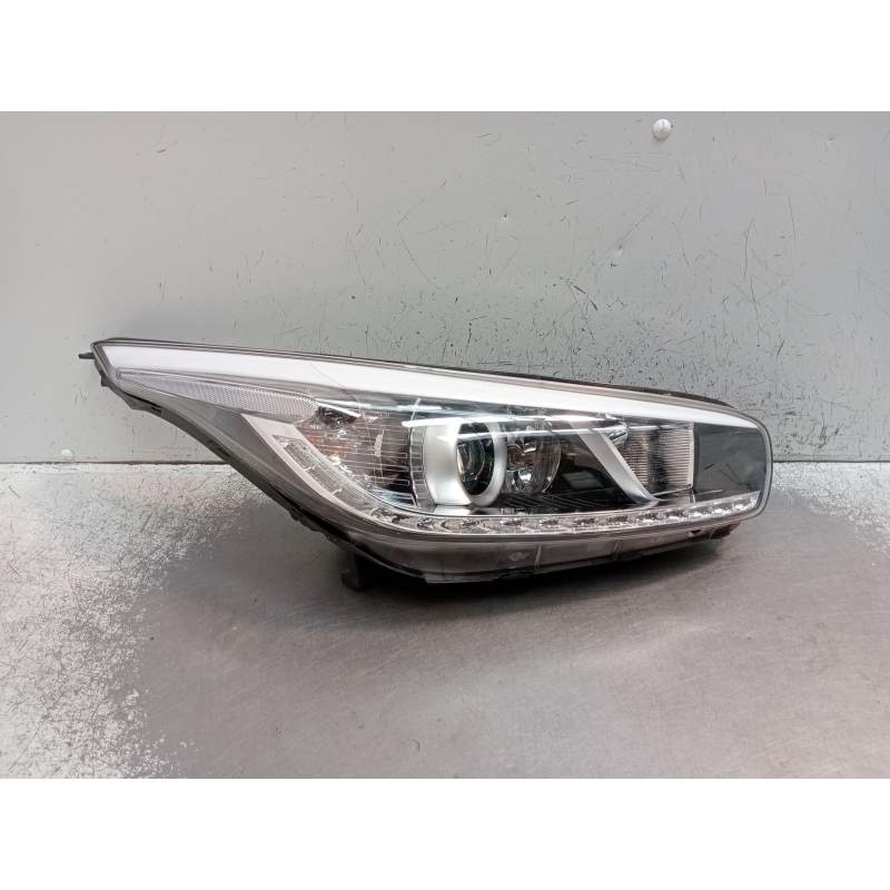 Recambio de faro derecho para kia cee´d (jd) 1.6 gdi referencia OEM IAM 92102A2350  
