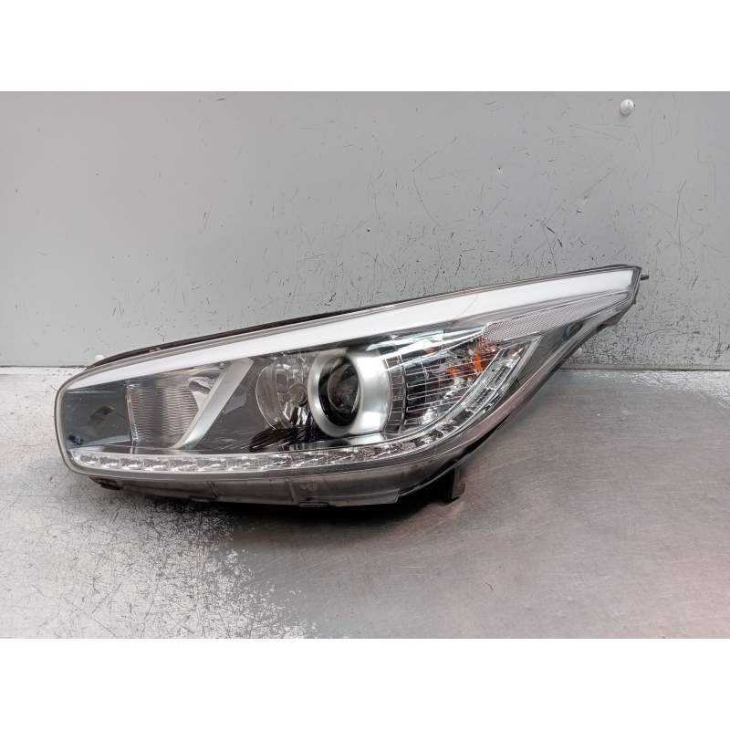 Recambio de faro izquierdo para kia cee´d (jd) 1.6 gdi referencia OEM IAM 92101A2350  