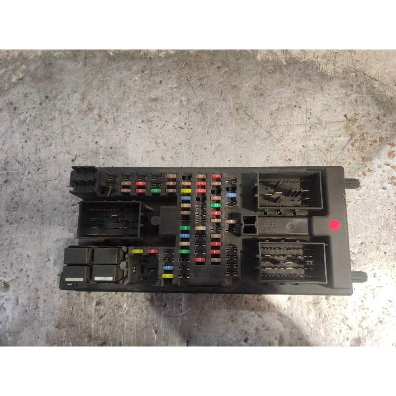 Recambio de caja reles / fusibles para land rover range rover sport v6 td se referencia OEM IAM AH2214F041BF  