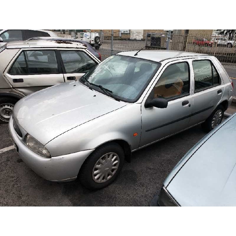 ford fiesta berlina del año 1999