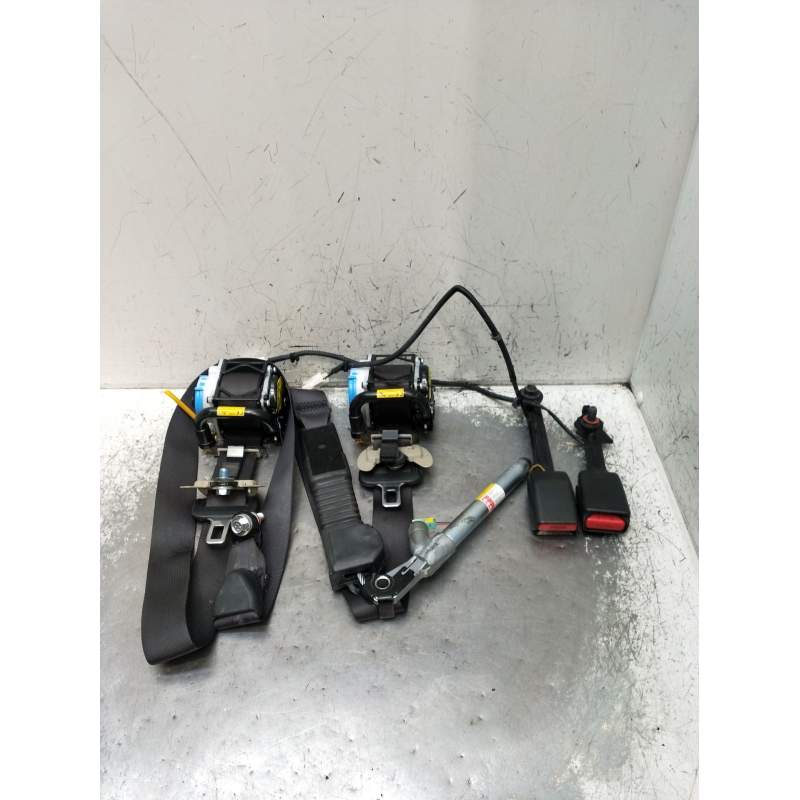 Recambio de juego cinturones delantero para kia carens iv 1.7 crdi referencia OEM IAM  5P 2013