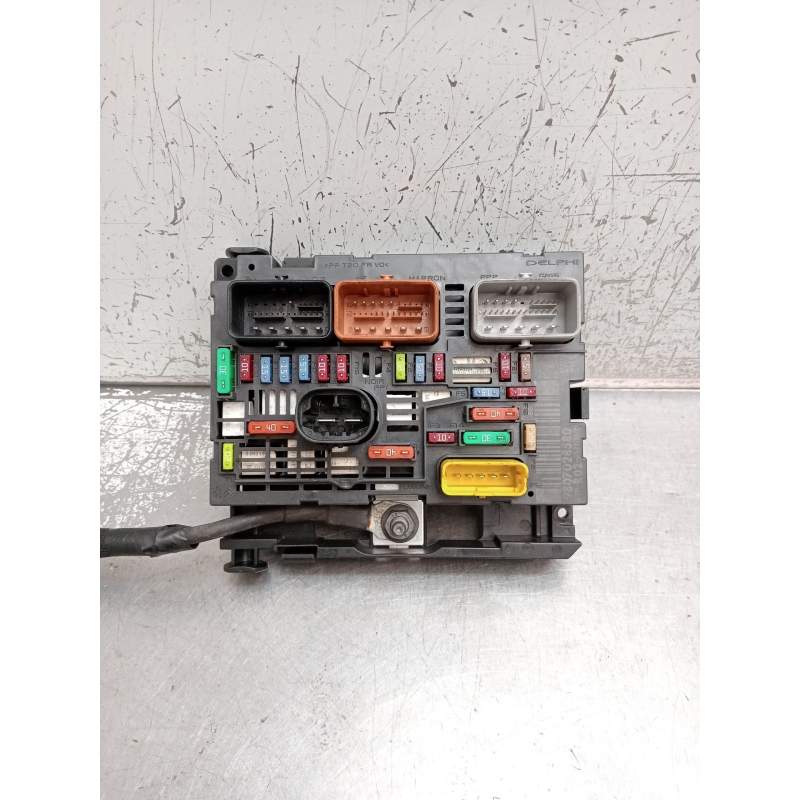Recambio de caja reles / fusibles para peugeot 5008 referencia OEM IAM 9807028580 BSMR02 