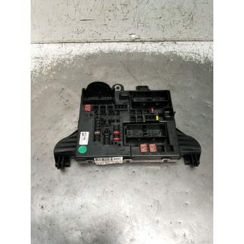 Recambio de caja reles / fusibles para opel insignia a (g09) 2.0 cdti (68) referencia OEM IAM 13277317  2008