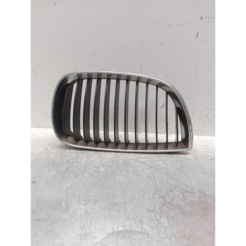 Recambio de rejilla delantera para bmw 1 (e87) 118 d referencia OEM IAM DERECHA  