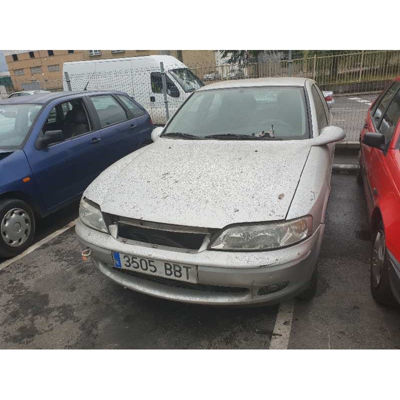 opel vectra b berlina del año 2000