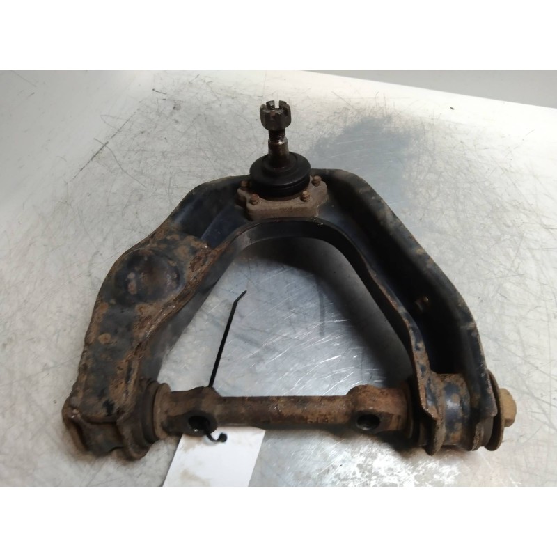 Recambio de brazo suspension superior delantero izquierdo para nissan terrano/terrano.ii (r20) 2.7 turbodiesel referencia OEM IA