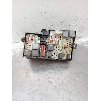 CAJA RELES / FUSIBLES AV6T14A067AB AV6T14A142AA 2011
