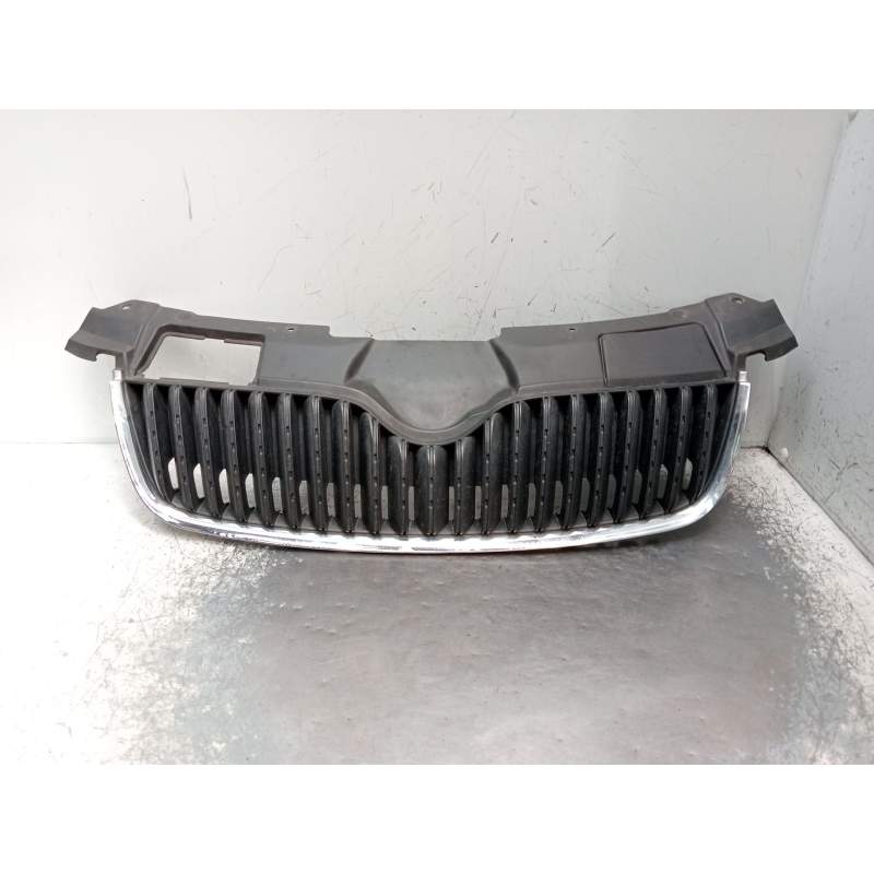 Recambio de rejilla delantera para skoda fabia ii (542) 1.2 referencia OEM IAM  VER FOTOS 2007