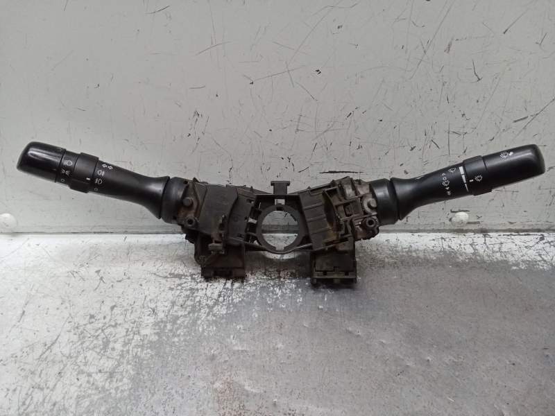 Recambio de mando luces para toyota hilux (kun) single cab referencia OEM IAM 5217117F664  