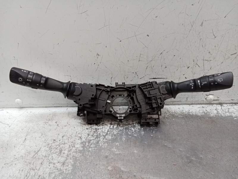 Recambio de mando luces para toyota rav 4 advance hybrid referencia OEM IAM 0D09017F143  