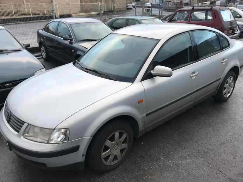 VOLKSWAGEN PASSAT BERLINA (3B2)
