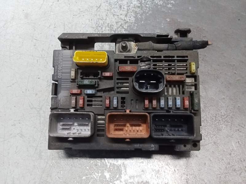 Recambio de caja reles / fusibles para peugeot 308 1.6 16v referencia OEM IAM 9664706280 BSMR0500 