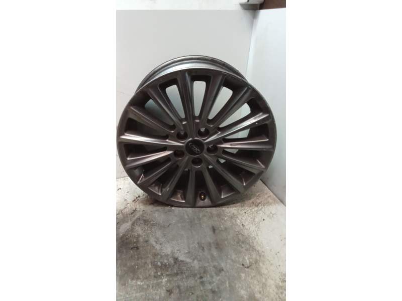 Recambio de llanta para ford focus berlina (cap) ghia referencia OEM IAM 717H2  