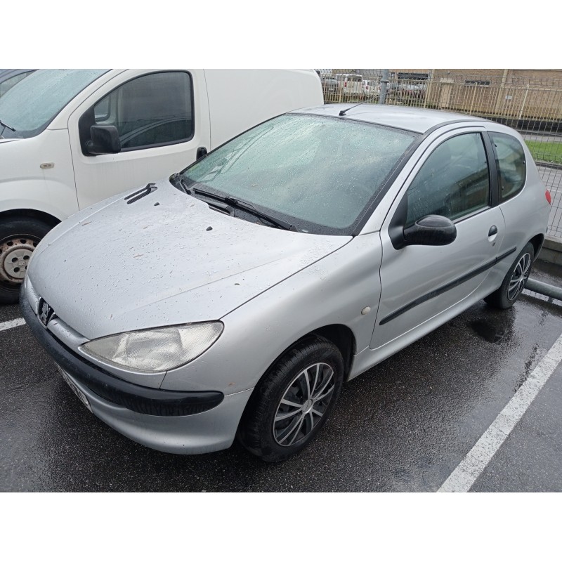 peugeot 206 berlina del año 2002