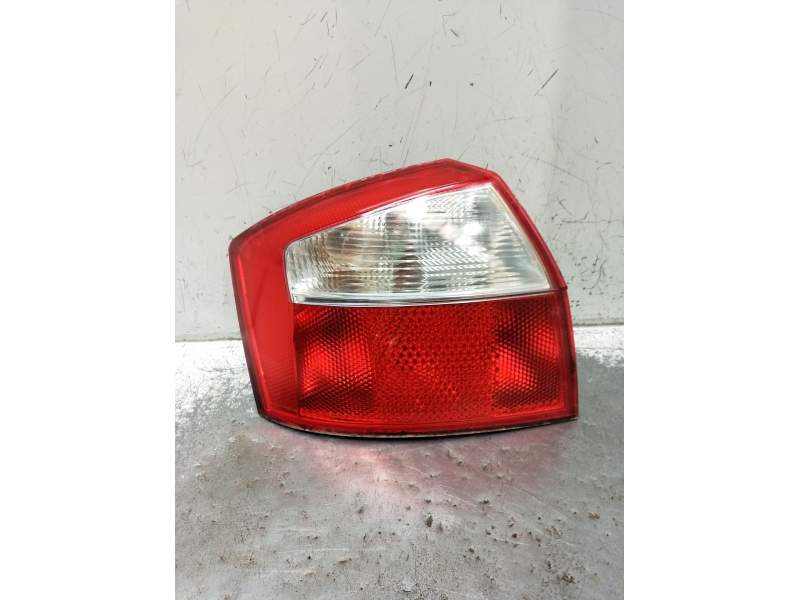 Recambio de piloto trasero izquierdo para audi a4 b6 (8e2) 1.8 t referencia OEM IAM   
