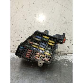 CAJA RELES / FUSIBLES 0516823 2001