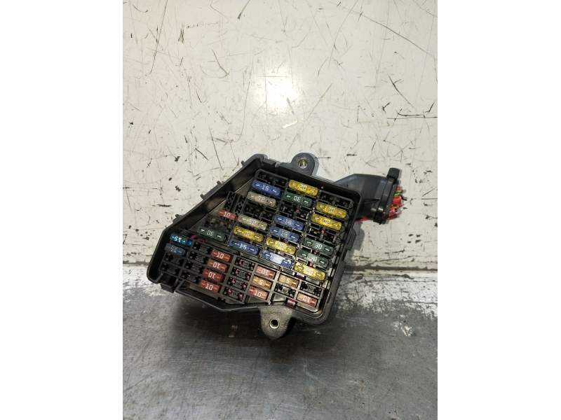 Recambio de caja reles / fusibles para audi a4 b6 (8e2) 1.8 t referencia OEM IAM 0516823  2001