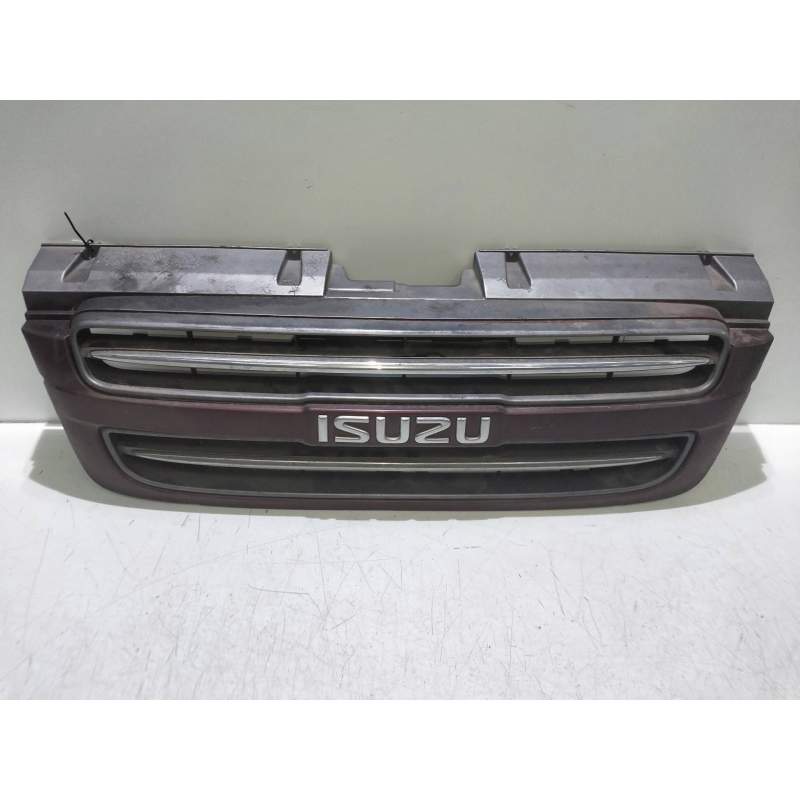 Recambio de rejilla delantera para isuzu trooper referencia OEM IAM   