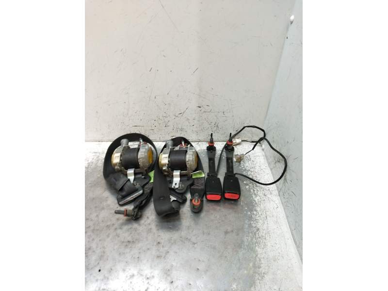 Recambio de juego cinturones delantero para ssangyong actyon i 2.0 xdi referencia OEM IAM  5P 2006