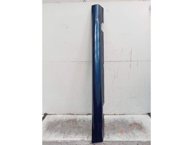 Recambio de faldon lateral para bmw x1 (e84) sdrive 18 d referencia OEM IAM 5177 8038075 DERECHO 