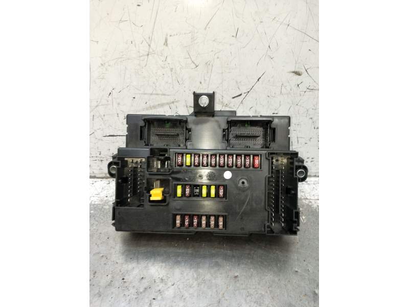 Recambio de caja reles / fusibles para peugeot boxer furgoneta 2.2 bluehdi 140 referencia OEM IAM 1398635080 116RAI000029 2019
