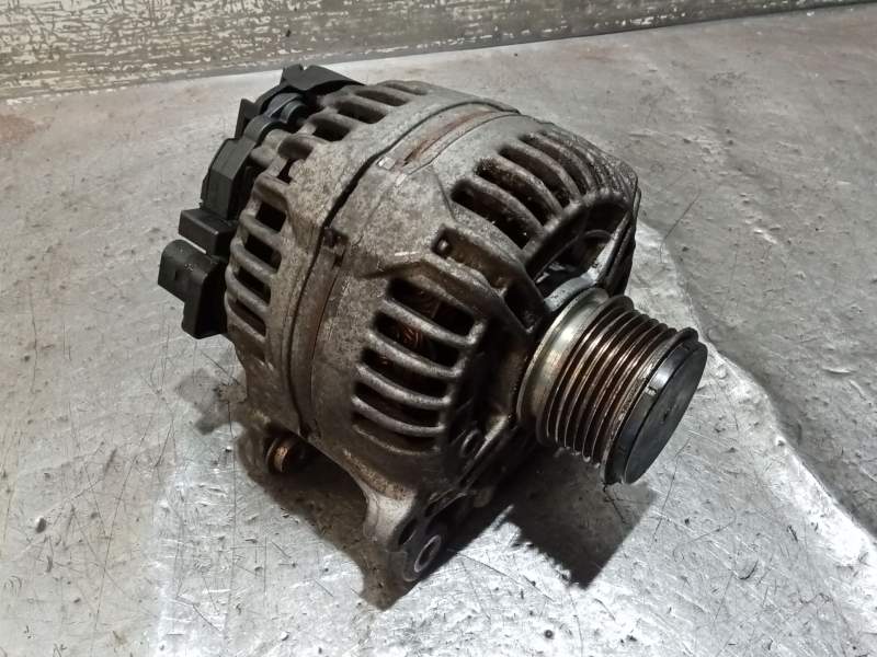 Recambio de alternador para seat leon (1p1) 2.0 tdi referencia OEM IAM 06F903023F  140A