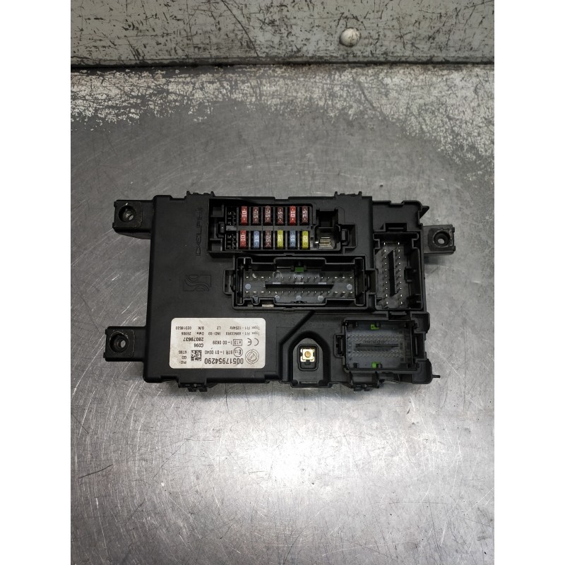 Recambio de caja reles / fusibles para fiat grande punto (199) 1.4 16v dynamic referencia OEM IAM 00517954290  