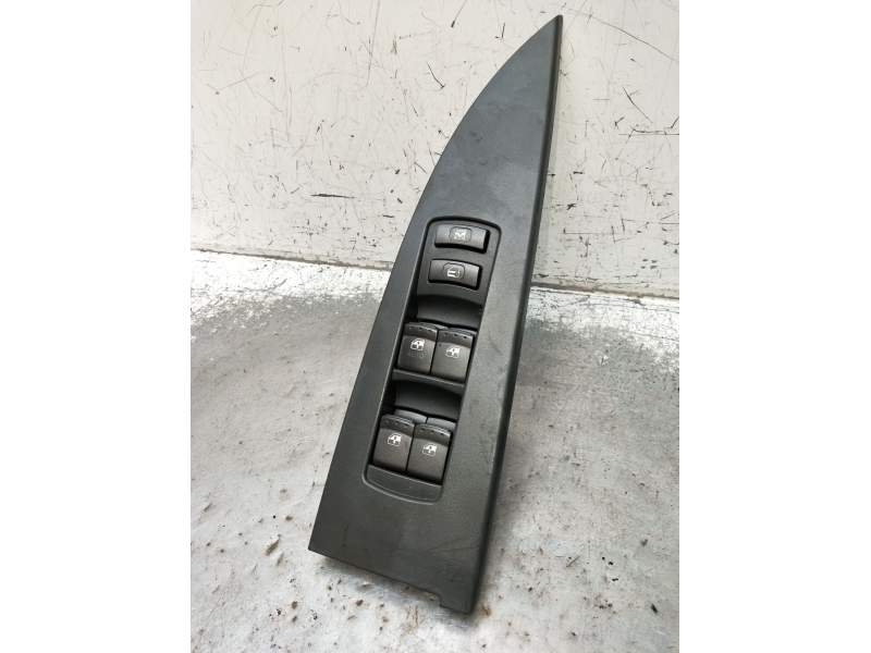 Recambio de mando elevalunas delantero izquierdo para ssangyong kyron 2.0 xdi referencia OEM IAM 7225009000 5P 2005