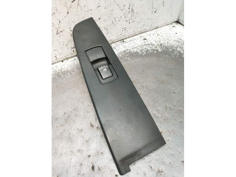 Recambio de mando elevalunas delantero derecho para ssangyong kyron 2.0 xdi referencia OEM IAM 7326009000 5P 2005